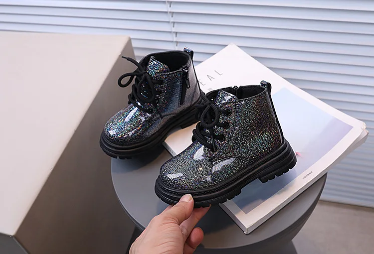 2026 Neue Winter-Kurzstiefel für Mädchen, Kinderstiefel im britischen Stil, weiche Sohle, leichte Stiefel, knöchelhoch, Unisex-Jungenstiefel, Größe 21-30 – Detail 8