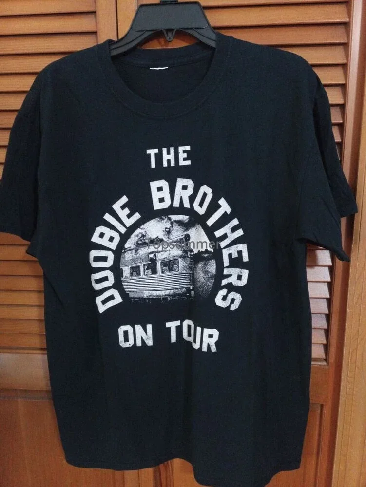

The Doobie Brothers on Tour 2016 Original Concert Funny Graphic Tees Shirts Mens Tshirts Cotton Black Tee Shirts for Men