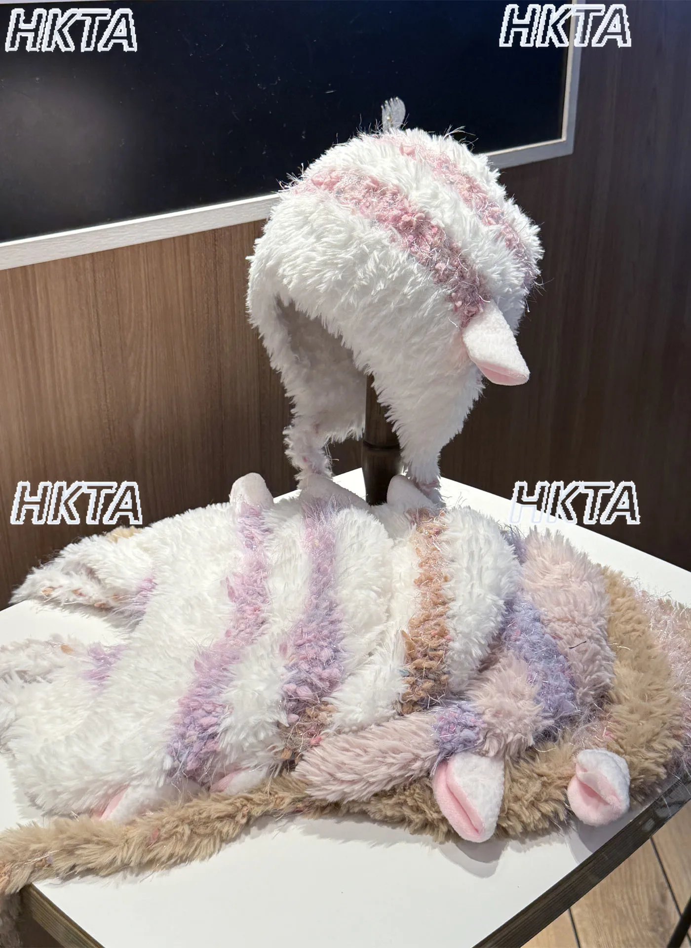 かわいいぬいぐるみストライプ耳ボンバーハット女性秋冬暖かい甘いカレッジストラップ防風帽子アパレルアクセサリーキャップ女性