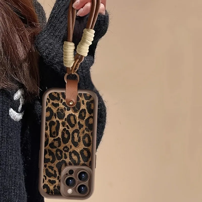 Brown Leopard Pattern Wrsit Strap Phone Case For iPhone 17 16 15 14 13 12 11 Pro Max 16E XS X XR 7 8 Plus Shockproof Soft Cover - náhled 4