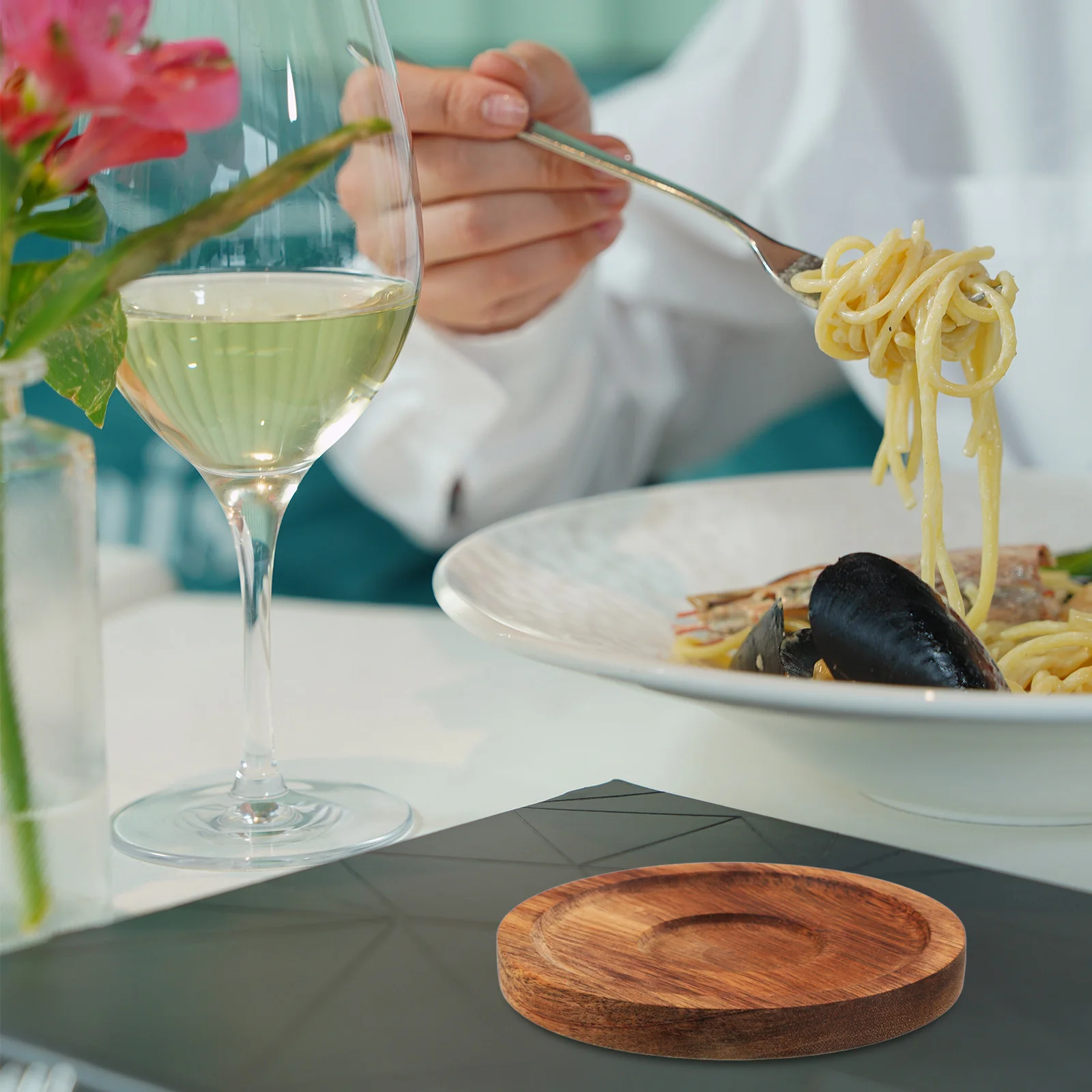 

2 pcs Whiskey Tumbler Protection Stable Holder Wooden Mat Round Home Wooden Home Cup Pads Wine Mat Wood Coasters For Whisky