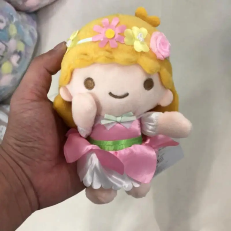 Pluszowy breloczek Hello Kitty Cinnamoroll z serii Flower Fairy, urocza kreskówkowa puszysta zabawka, zawieszka do kluczy, dekoracja do plecaka lub na zamek błyskawiczny.