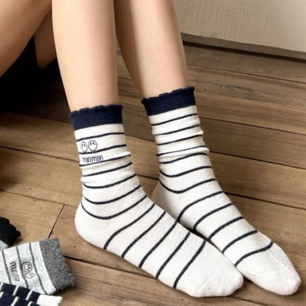 2 pares manter quente meias de lã feminina listrado moda lolita borda de madeira diariamente estilo rua meias de chão para uso confortável
