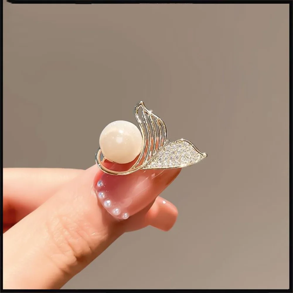 Cute Crystal Brooches for Women Flower Animal Bow Anti-glare Lapel Pins Alloy Fixed Sweater Clothing Accessories