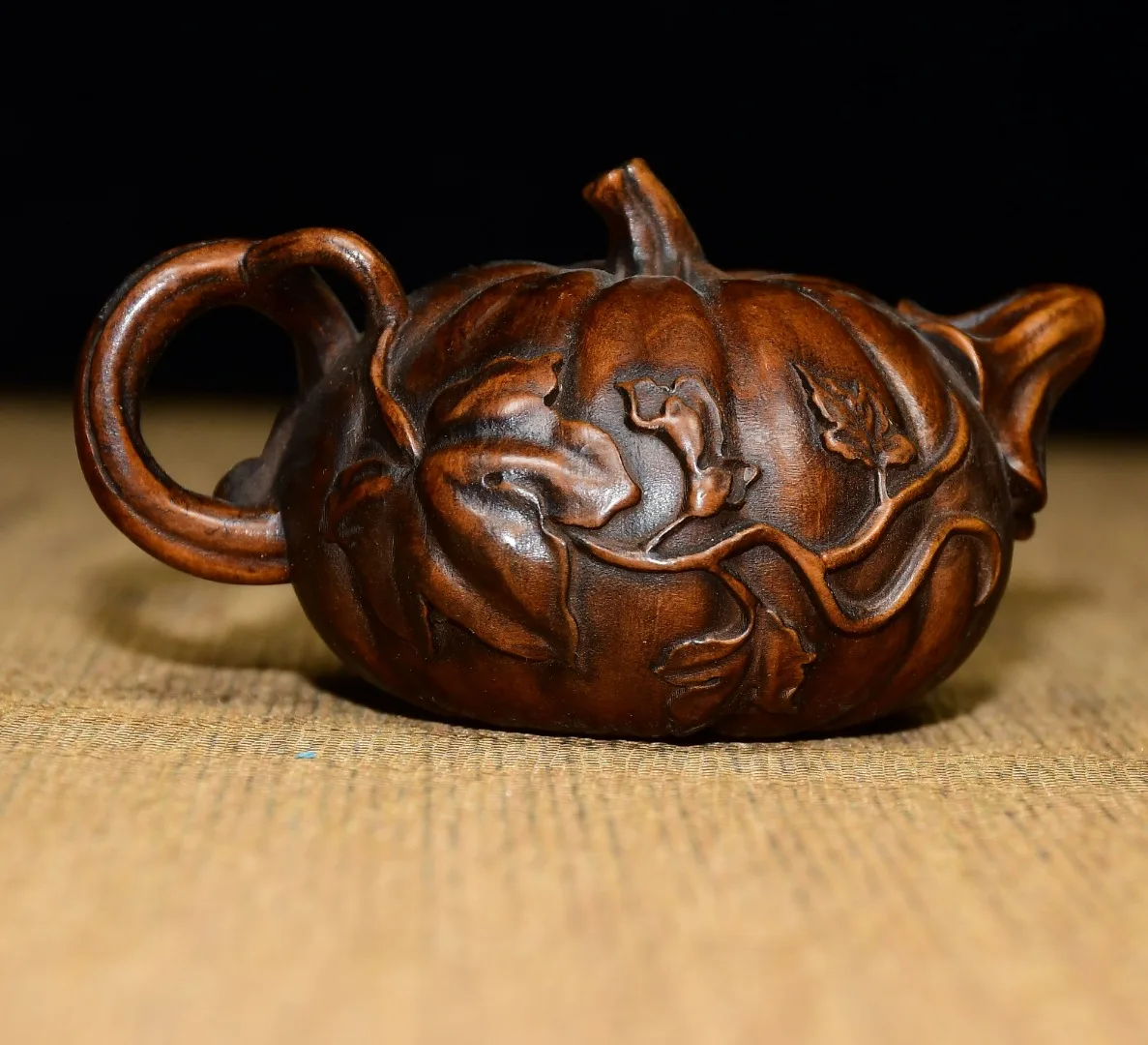 

3"Tibetan Temple Collection Old Boxwood Guateng pattern Pumpkin shaped teapot Teapot kettle Handheld pot Amass wealth Ornaments