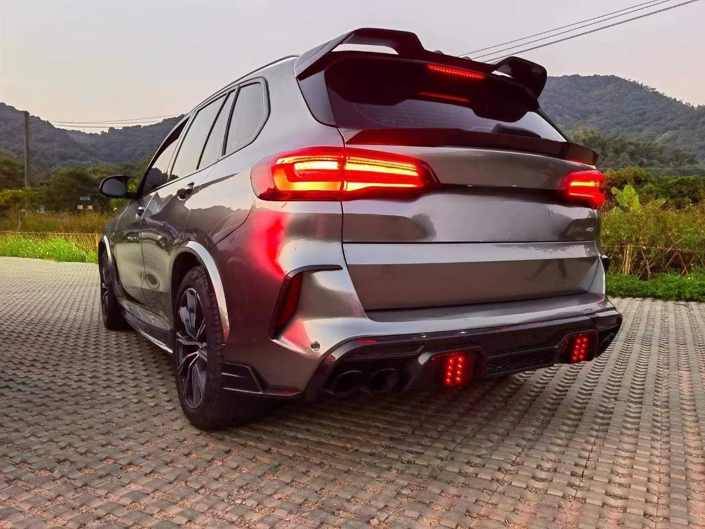 Meistverkauftes Carbon-Karosserie-Kit LD-Stil für X5M Upgrade Auto-Stoßstangen Seitenschweller Kühlergrill Heckdiffusor - Hochwertig