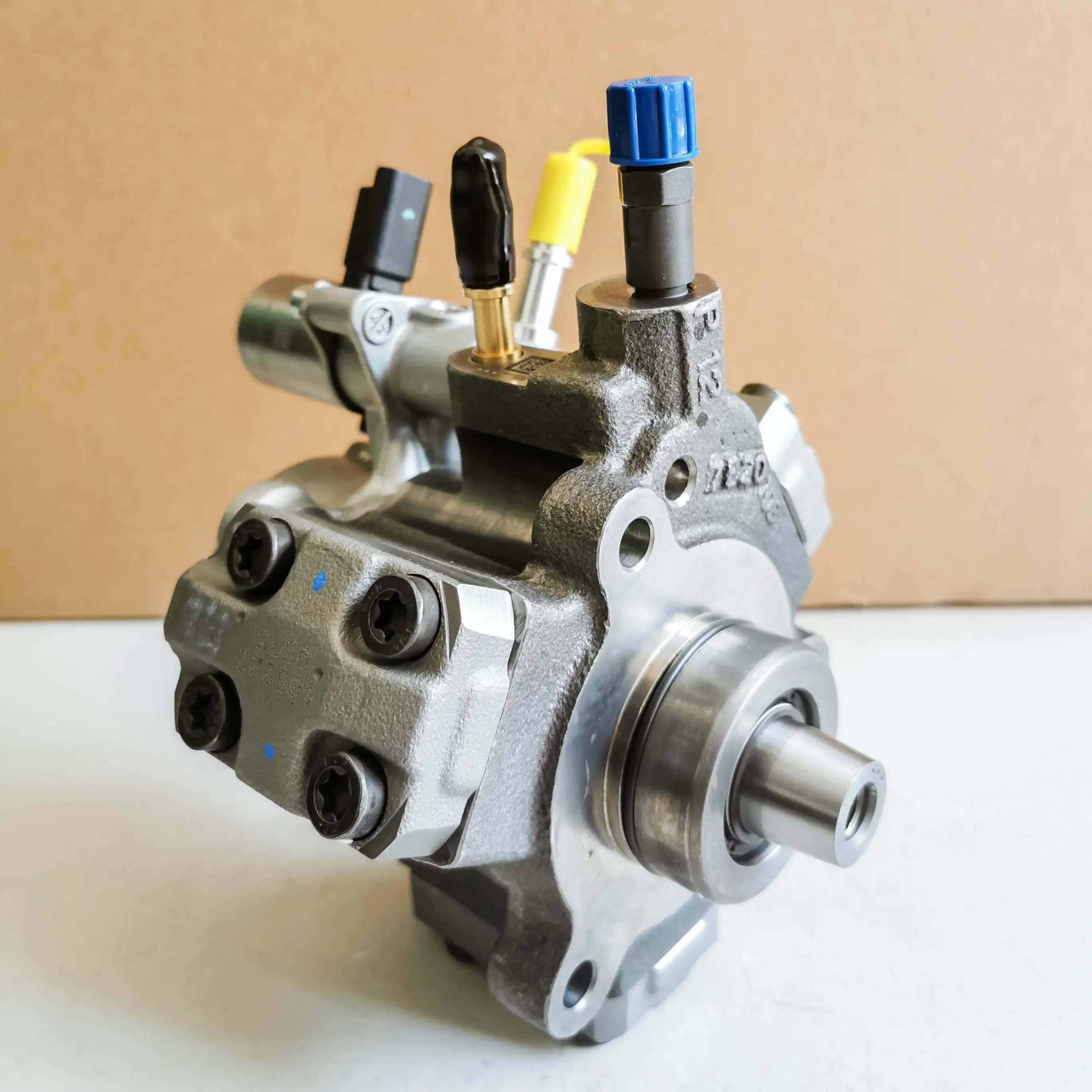 High-quality fuel injection pump FB3Q-9B395-AD Continental V348 diesel common rail fuel injection pump high-pressure pump assemb