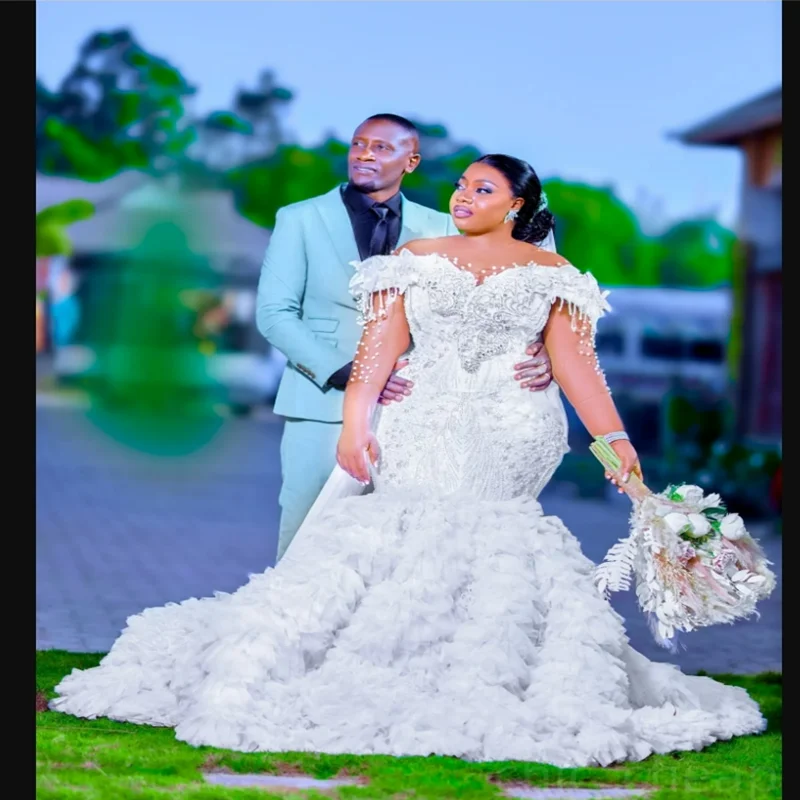 

Customized Off the Shoulder Sparkly Beads Crystal Wedding Dress Robe De Mariée Arabic Aso Ebi Plus Size Tiers Tulle Bridal Gown