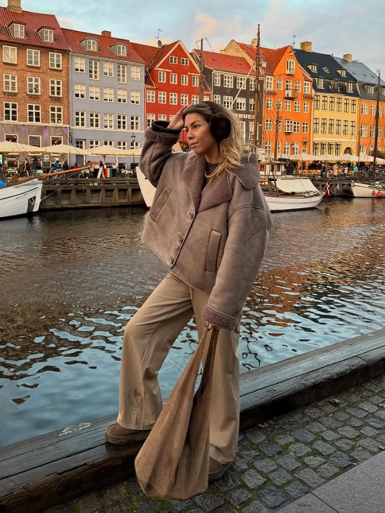 

Casual Lapel Lamb Wool Leather Jacket Women Fashion Long Sleeve Button Loose Jackets 2025 Lady Winter Daily Commute Outwear