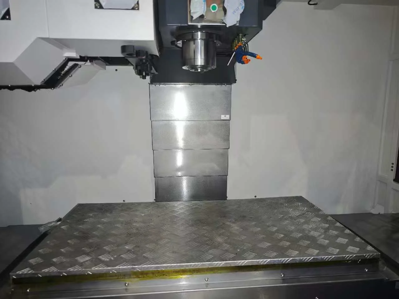 Picture 5: SYNTEC CNC CV-1370 BT40 Single Spindle  Control High Precision Vertical Machining Center