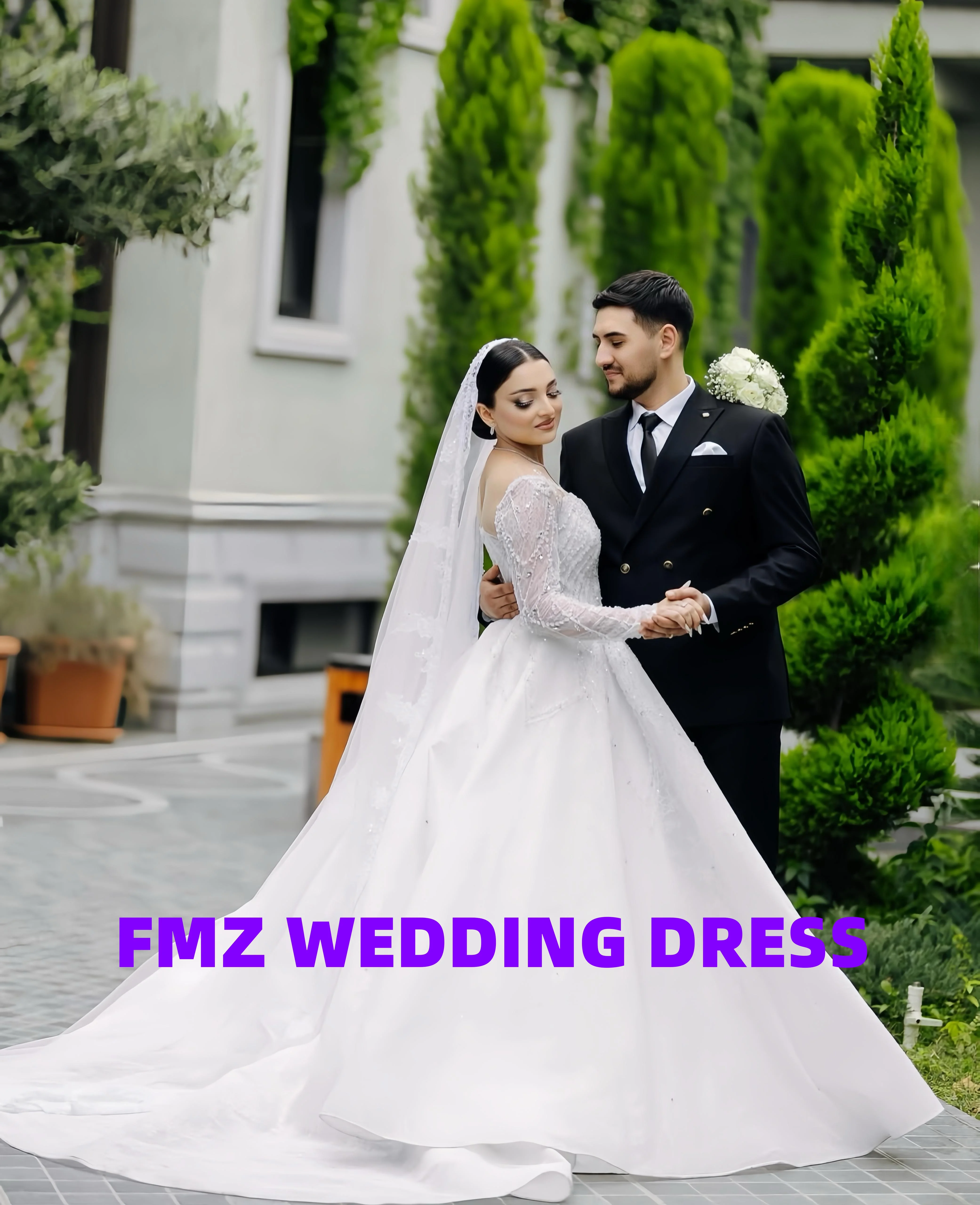 ชุดแต่งงานแบบบอลกาวน์แขนยาวไร้สายประดับลูกปัดสุดหรูแบบสั่งตัด แอมันดา โนเวียส เวสติโดส เด โนเวีย แอมันดา'ส โนเวียส