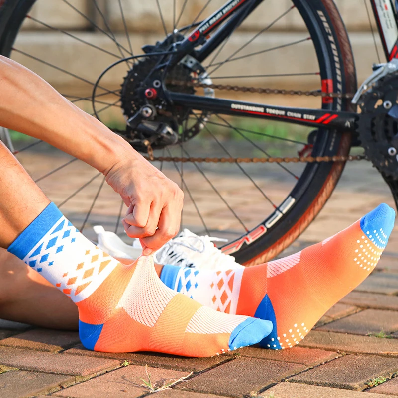 Calcetines de ciclismo para hombre y mujer, medias profesionales de tubo medio, antideslizantes, transpirables, resistentes al desgaste, para deportes al aire libre