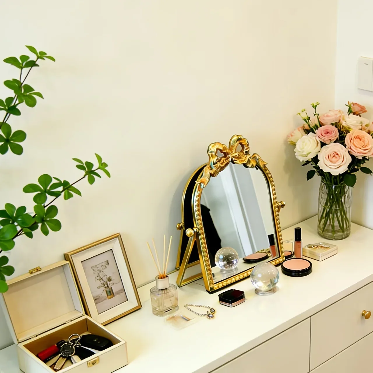 HYS retro high-value room bathroom three-dimensional carved vertical mirror hotel light luxury semicircular mirror