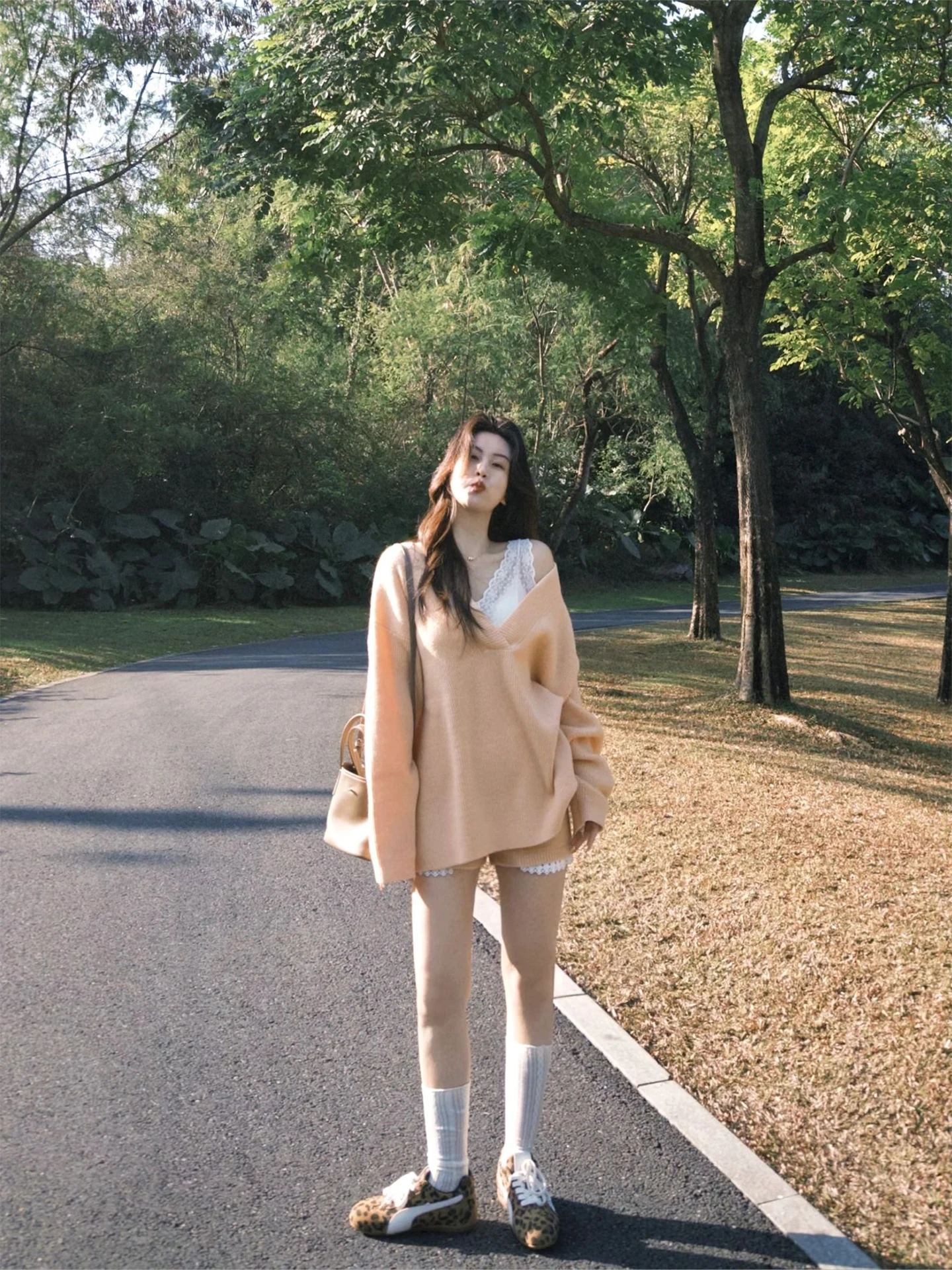 

Warm Thickened Knitted Sweater And Short Pants Two-Piece Set for Women V-Neck Long Sleeve Loose Style Winter Fashion Ensemble