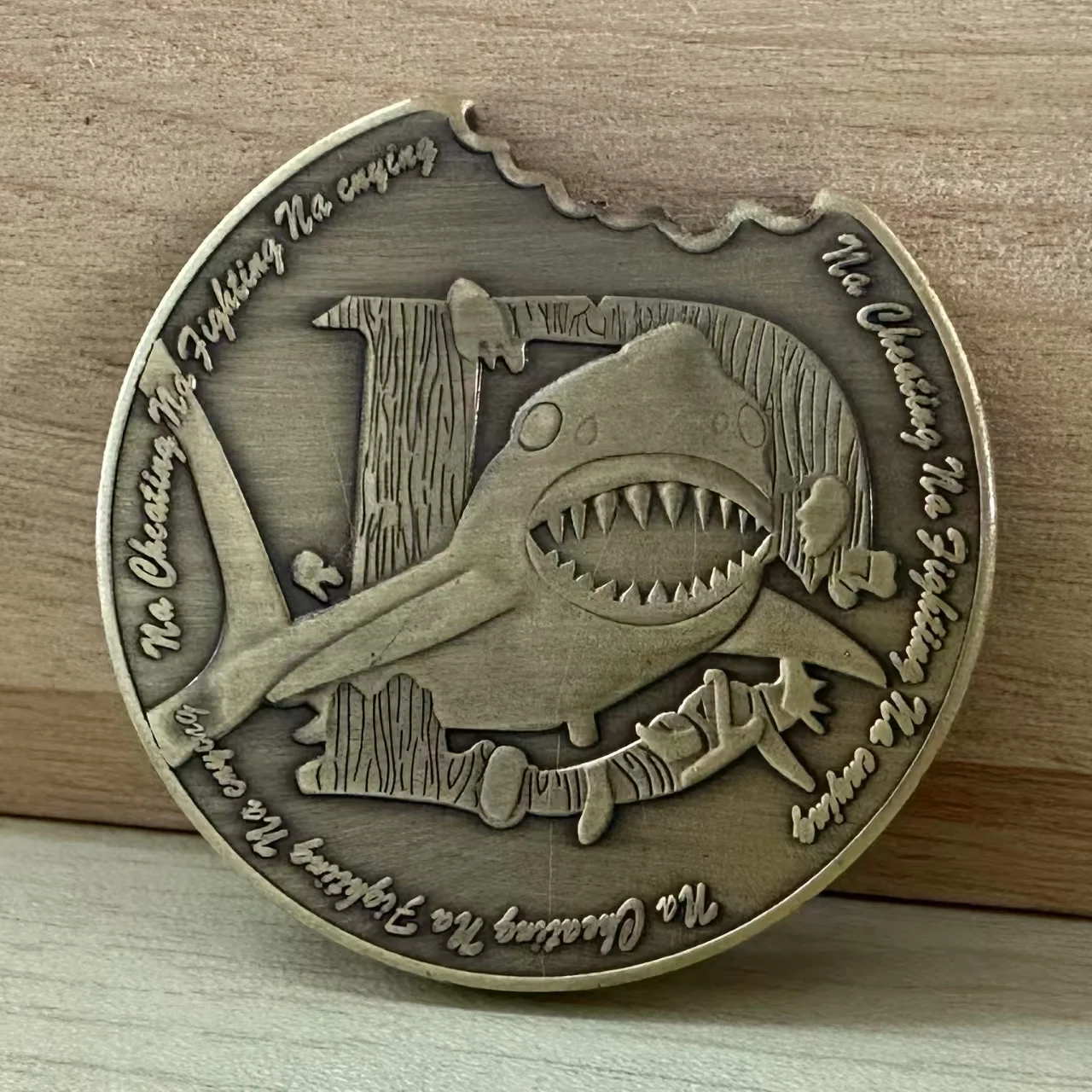 

Bronze Big White Shark Commemorative Coin Na Cheating Na Fighting Na Crying Collectibles Art Souvenir Challenge Coin Gift