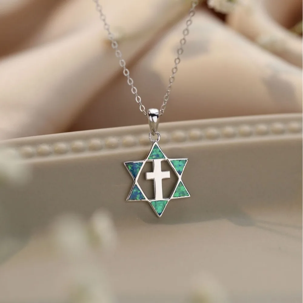 

2025 Новая высококачественная цепочка на шею, уникальная универсальная форма, подчеркивающая женскую роскошь и элегантность