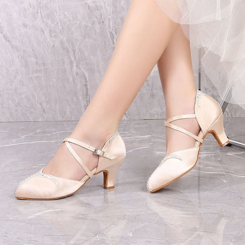 Latin Dance Shoes for Adult Women with Diamond Studded Heel Fashionable Dancewear Soft Soled Square Dancing Shoes