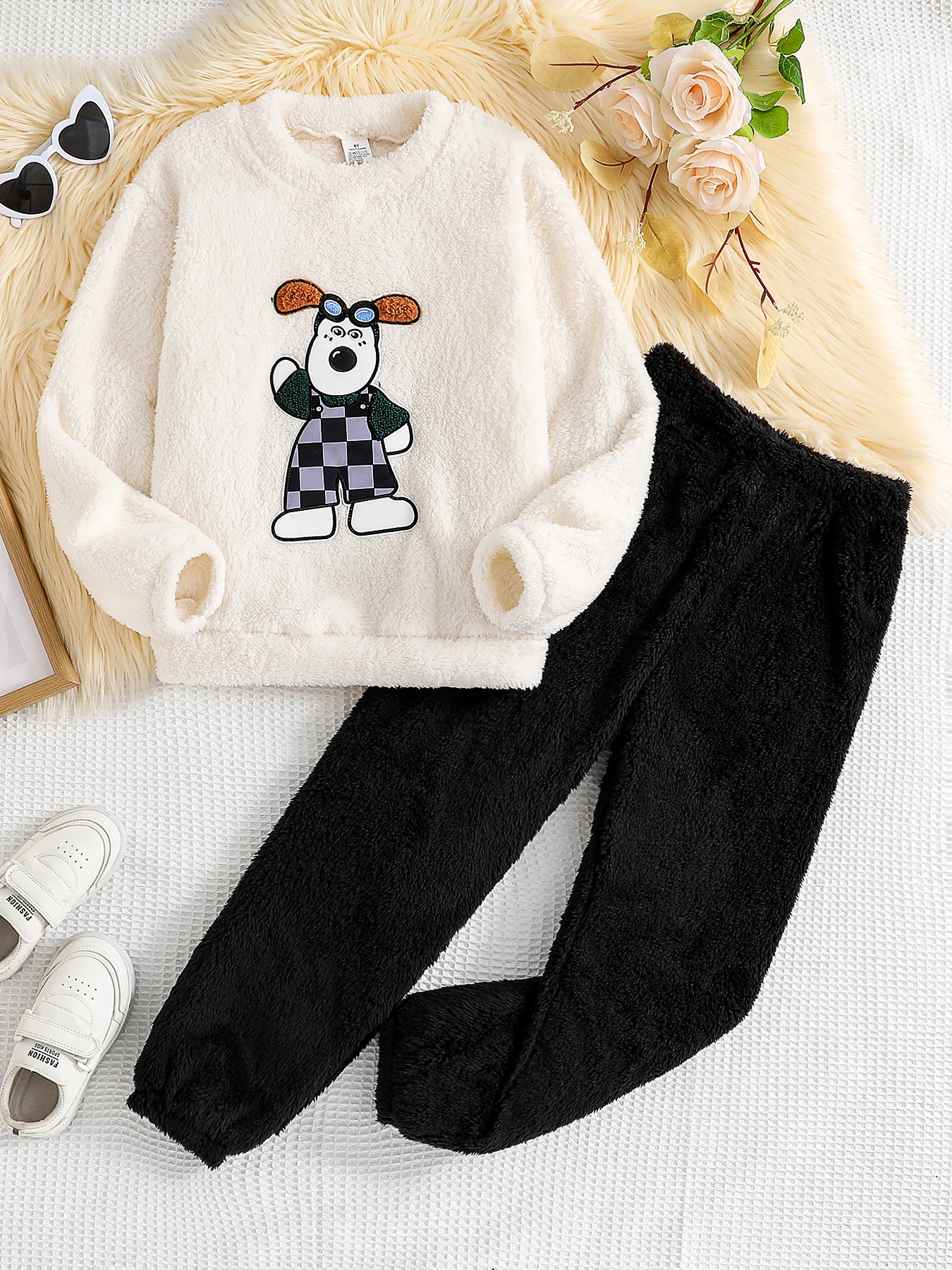 Two coral velvet autumn/winter girls fashion suit white round neck cartoon embroidered long sleeve top + black trousers