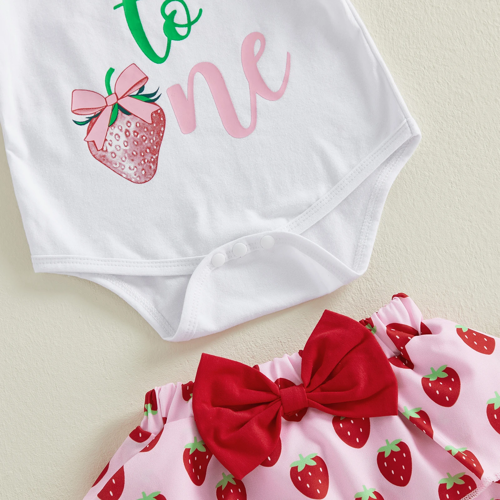 

Комплект шорт для маленьких девочек, комбинезон с короткими рукавами и буквенным принтом, шорты с коровьим узором и лентой для волос, летняя одежда