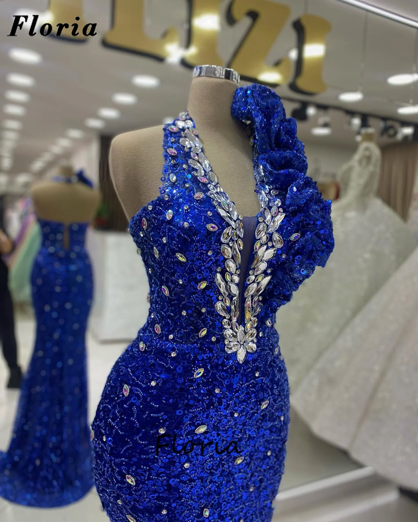 Vestidos de celebridades de diseño de Dubái, vestido de compromiso escalonado de un hombro, azul real, vestidos de noche con cuentas completas para mujer, batas Du Soir