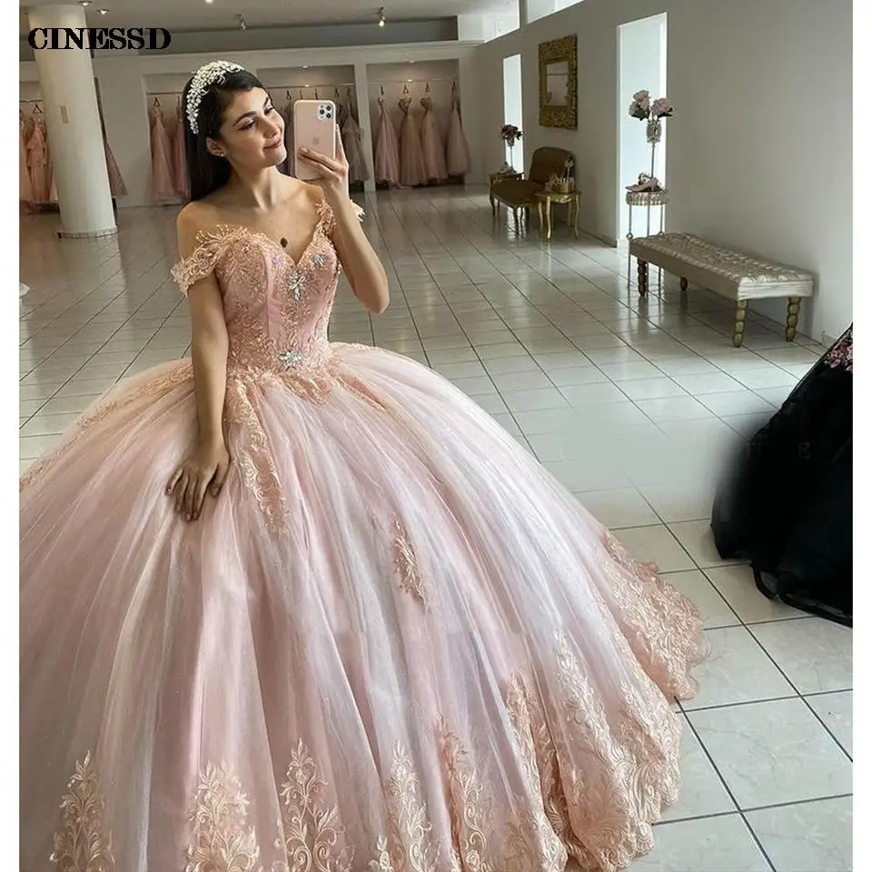 فساتين Quinceanera وردية اللون على الكتف ، فستان حفلة من التول ، زخارف الأميرة ، حفلة عيد ميلاد ، عمر 15 سنة ، *