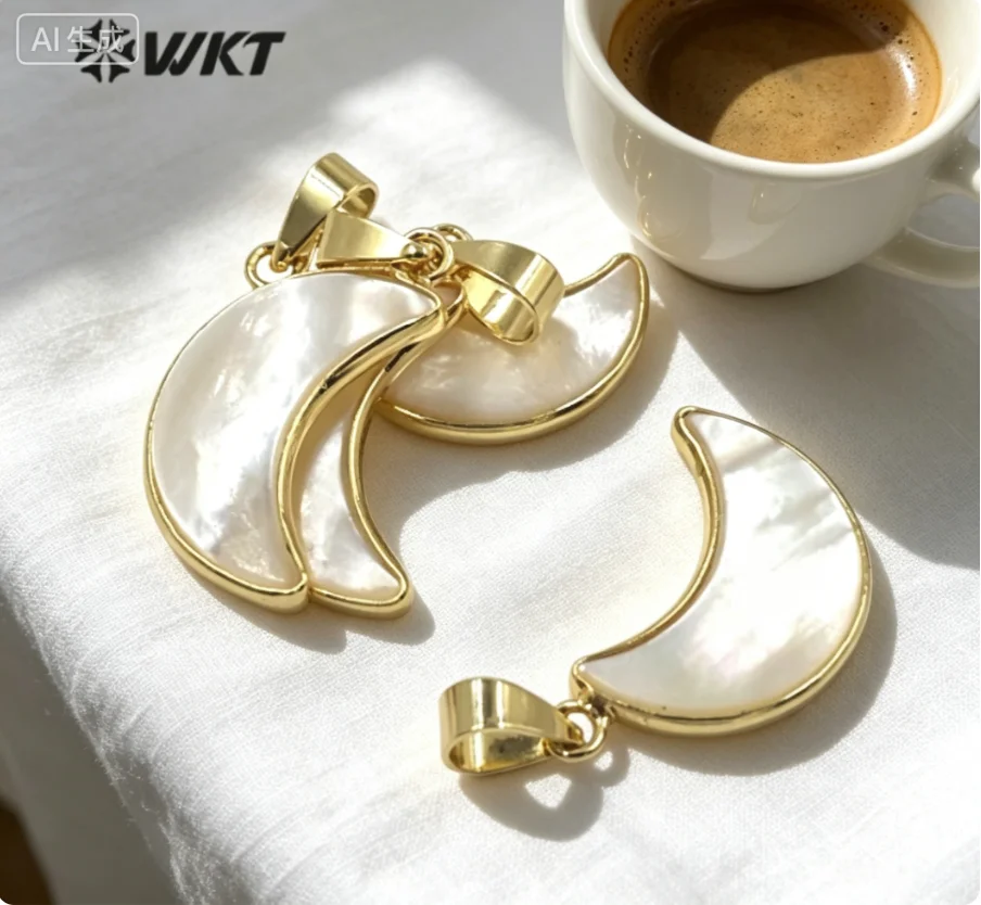 WT-JP319 Super Hot Natural Mother Of Pearl White Shell Moon Pendants With Gold Bezel Lovely Tiny Crescent Jewelry Finding