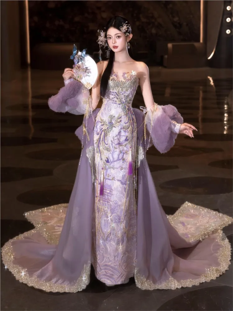 A new style of traditional Chinese wedding dress with a purple strapless tail featuring the dragon and phoenix gown
