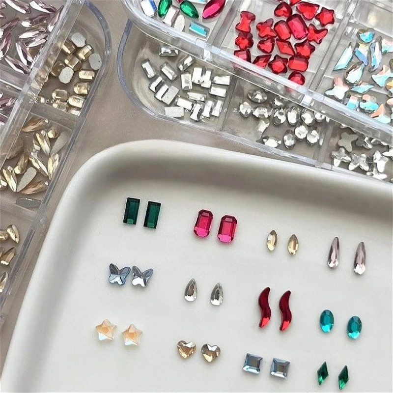 Glitter Fiore Luna Farfalla Stella Cuore Cristallo Lucido Strass Bowknot Fiocchi di neve di Natale Accessori per nail art Decorazioni