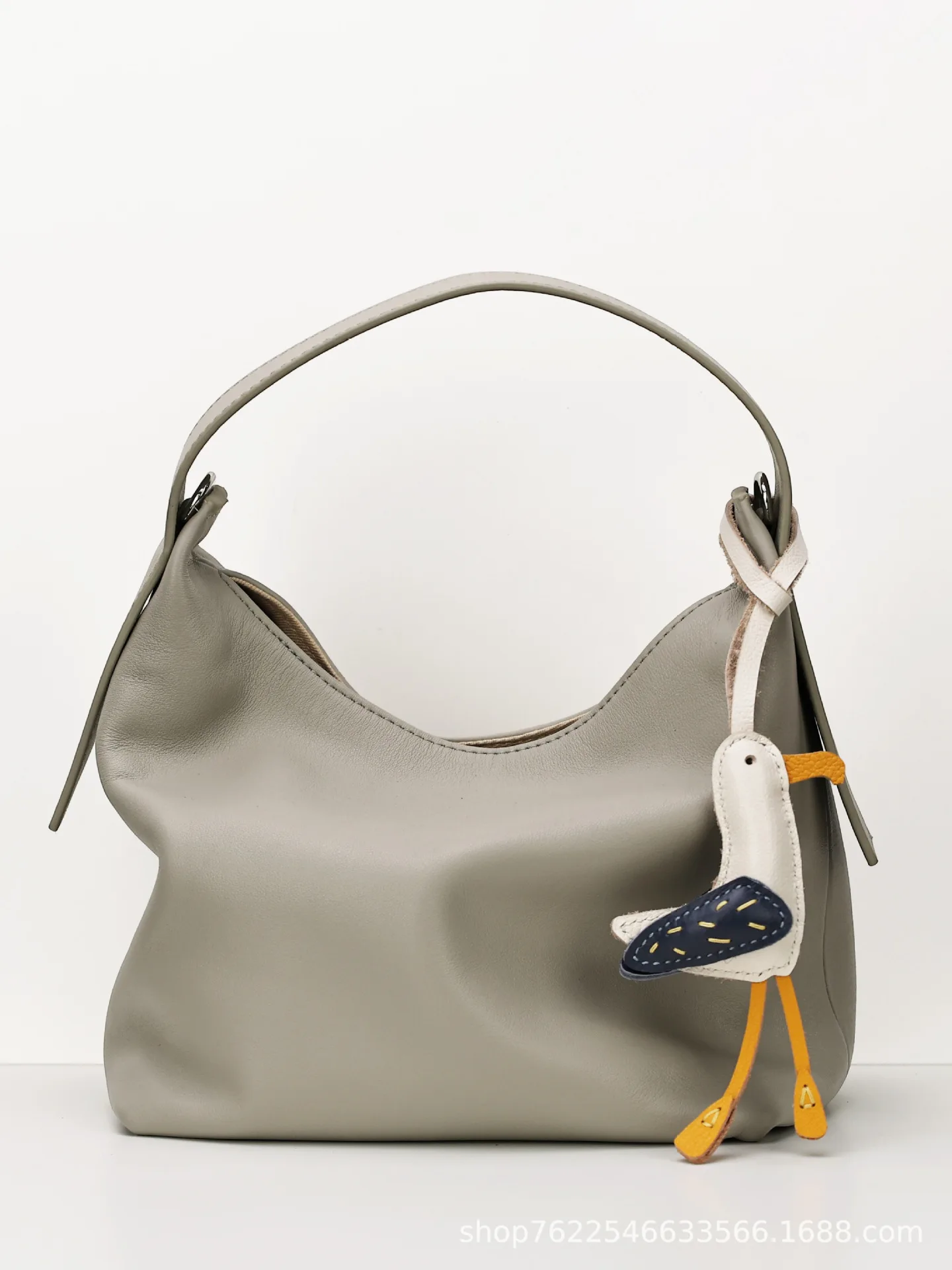 handmade-seagull-leather-car-handbag-pendant-cute-and-lovely-handcrafted-leather-bag-charm-ocean-themed-accessory