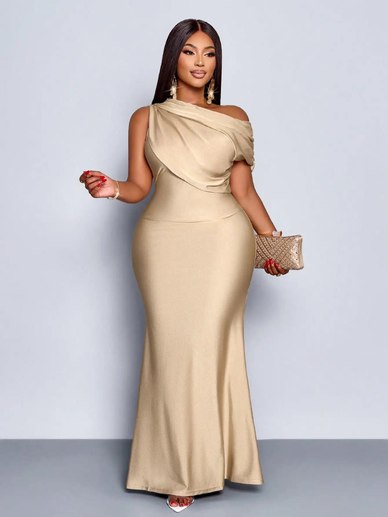 우아한 오프숄더 머메이드 맥시 드레스 (웨딩 파티용), 베이지 색상 광택 원단, 플러스 사이즈