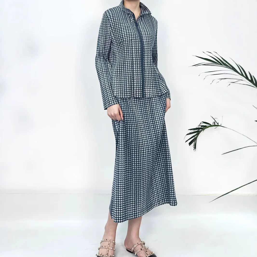 

Plaid Lapel Long-sleeved Top High-waisted Pleated Half-body Skirt Two-piece Miyake 2025 Summer New Fashion Casual Women's Suit