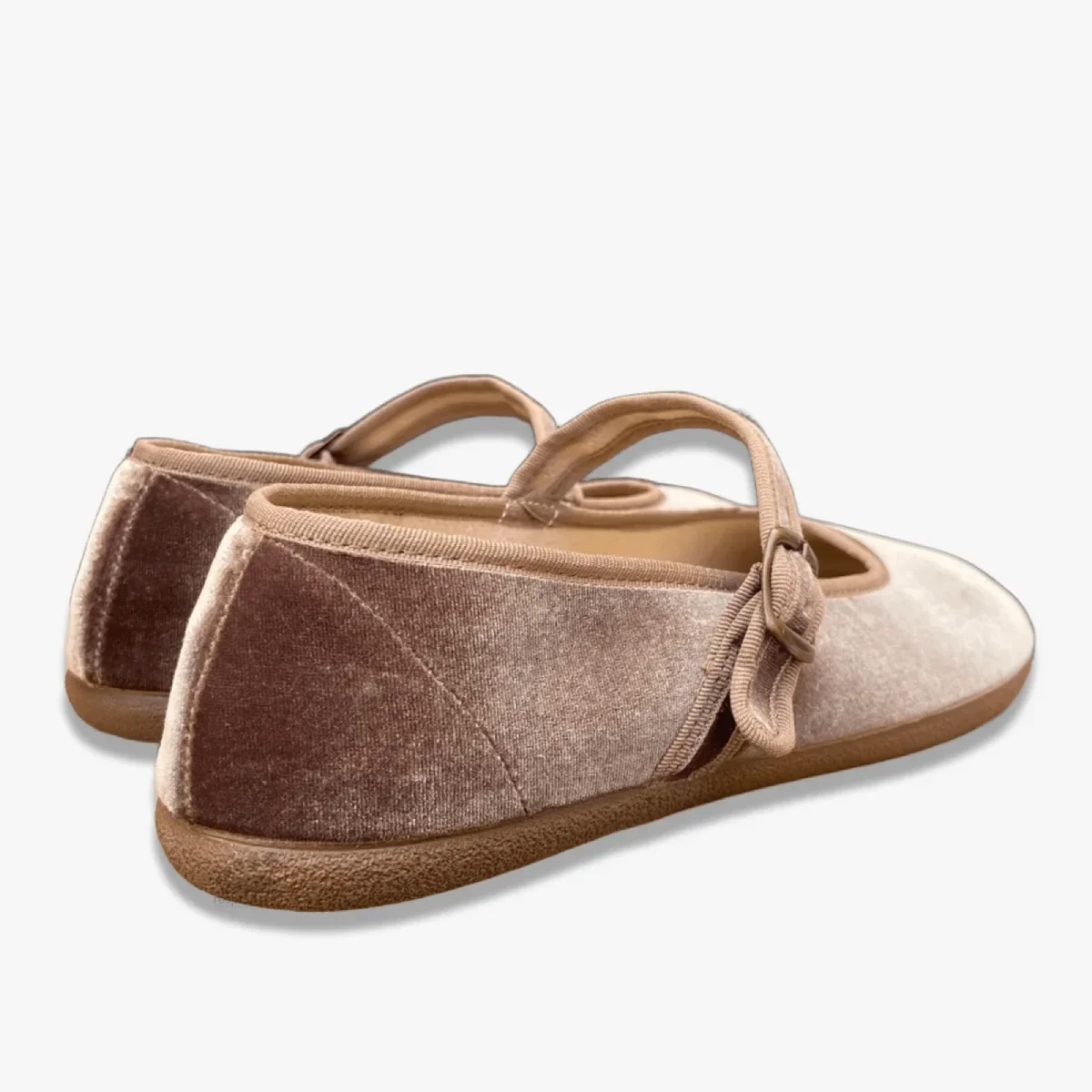 Batilas mercedita respectful barefoot adult taupe velvet lounge. thin sole with a thickness between 3mm and 5mm. You will have practically direct contact with the ground, thus receiving all the information from the terrain. Completely flexible