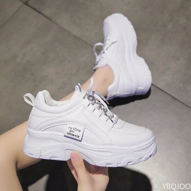 새로운 유행 다용도 여성 신발 봄 캐주얼 편안한 키높이 스니커즈 통기성 메쉬 여성 신발