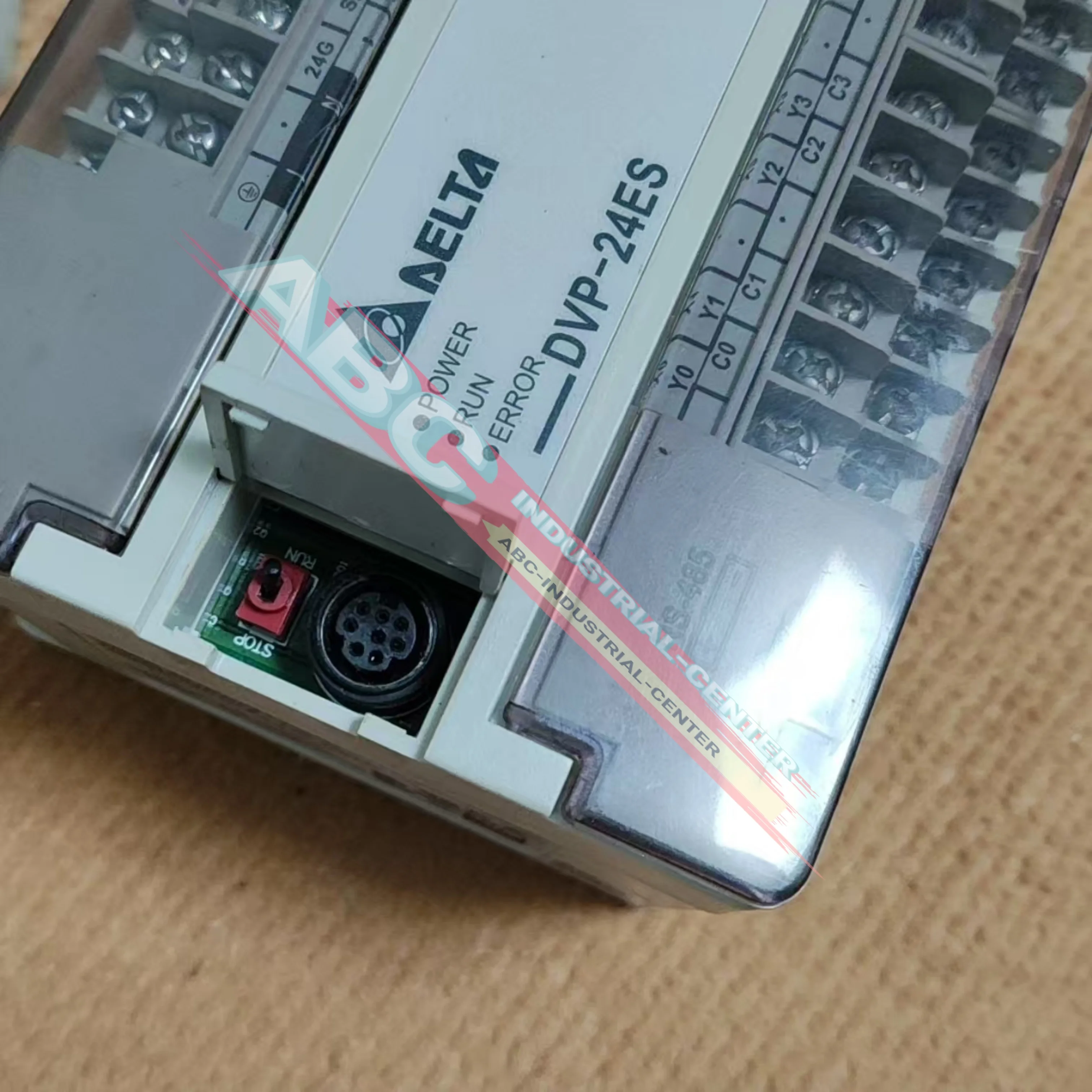 DVP26SE11R وحدة DVP26SE11T PLC جديدة تمامًا