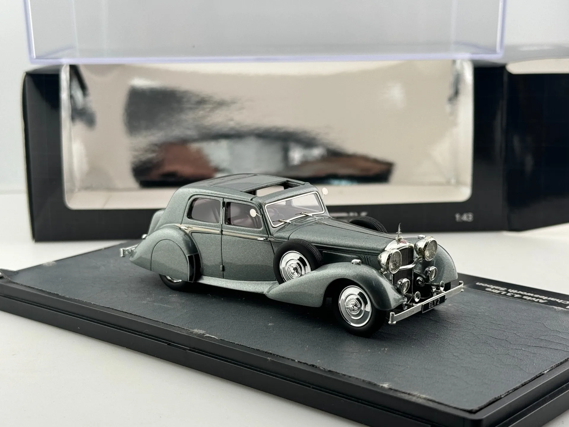 Matrice moulée sous pression, échelle 1/43, Aivis, 4.3 litres, berline Charlesworth, modèle de voiture en résine, jouet à collectionner, cadeau, affichage Souvenir, ornement