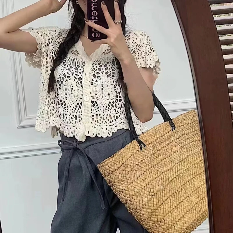 REALEFT Sommer Vintage Spitze Häkeln Damen Blusen 2025, neue Knöpfe, kurze Ärmel, V-Ausschnitt, aushöhlen, Hemden, kurze Tops für Damen