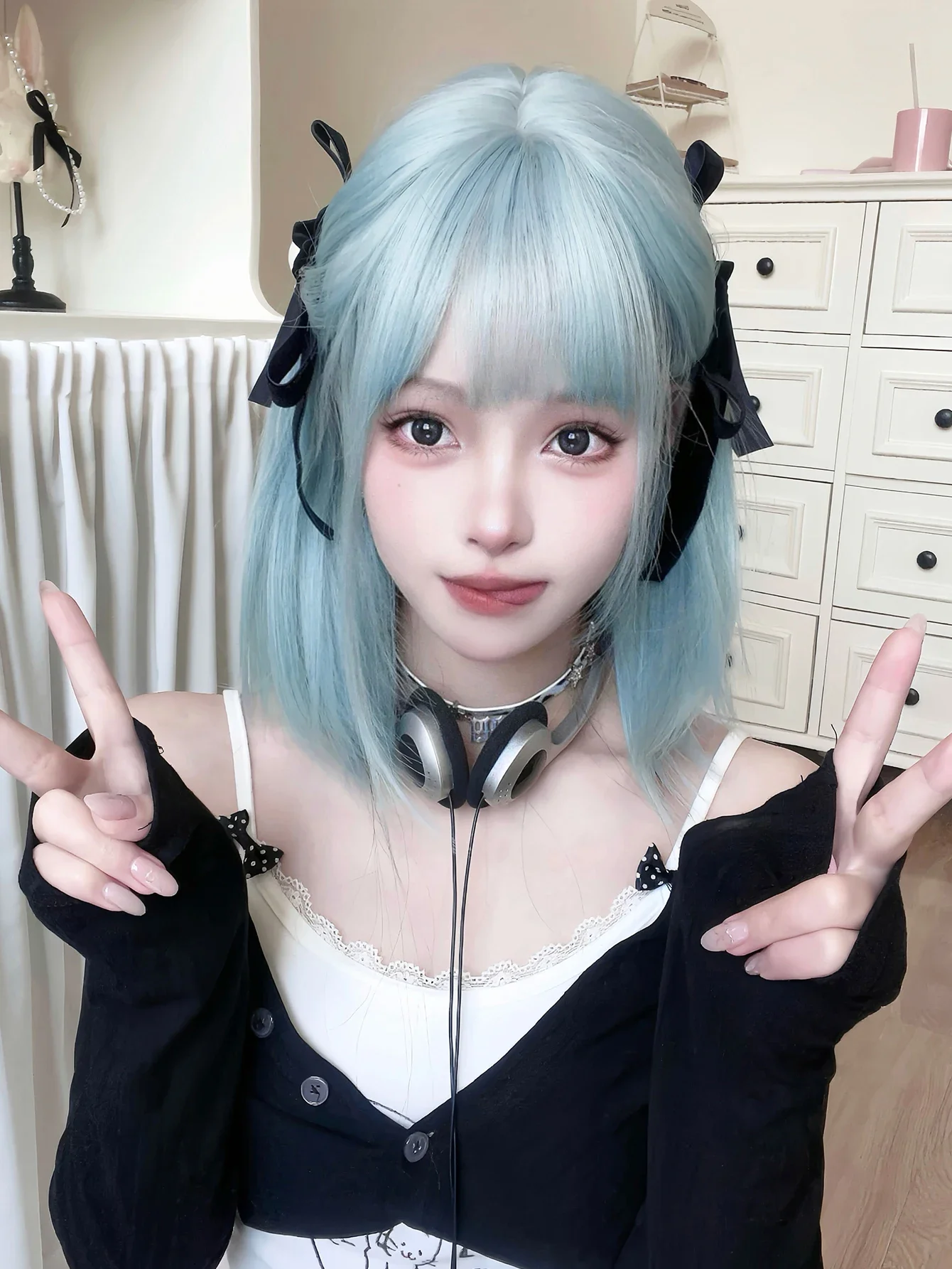 Wig Lolita sintetis warna biru es 16 inci dengan Wig rambut lurus Natural Medium untuk wanita Cosplay harian tahan panas