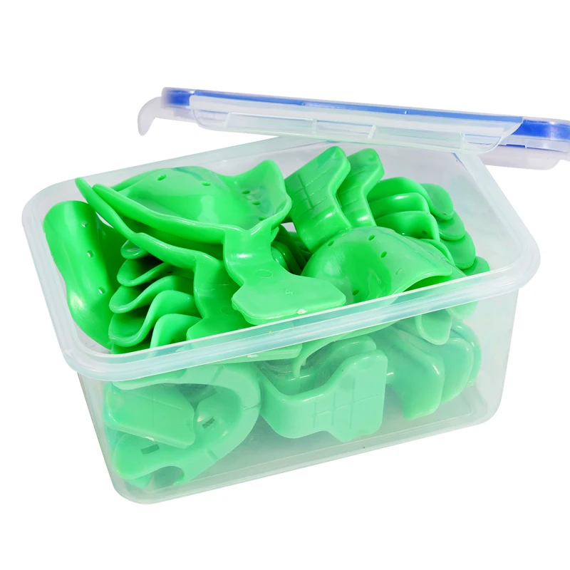 

Набор из 17 штук: Зеленые пластиковые оттискные ложки для дентальных импрессий при ампутации зубов и рамка для регистрации прикуса