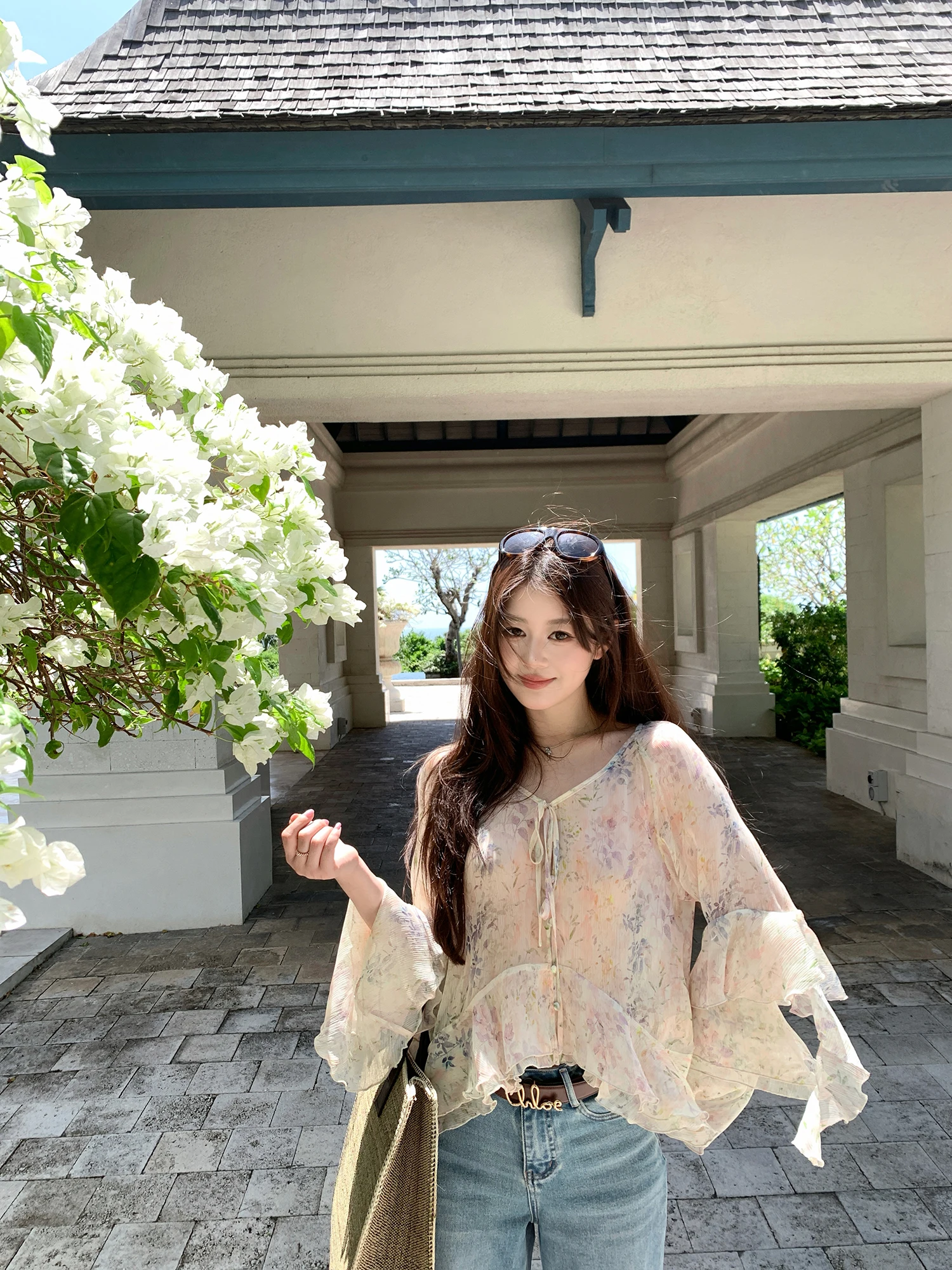 

Новинка: Комплект из двух предметов AHY Fairy Little Shirt с цветочным принтом и бантом, создающий сказочную атмосферу, из полиэфирного волокна, с длинными рукавами, V-образный вырез.
