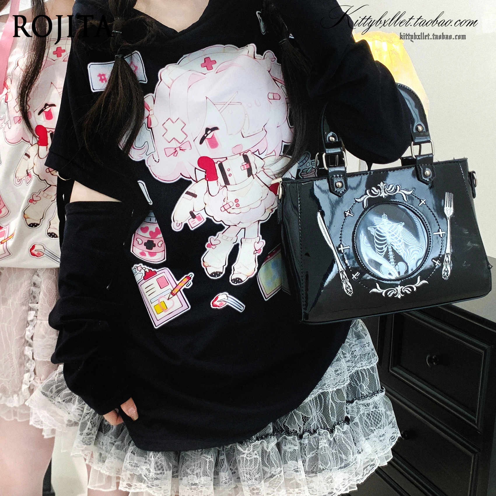 

Loose Tee with Cartoon Print Round Neck Top Lightweight and Comfortable T-Shirt with Original Pattern and Stacked Collar T-shirt