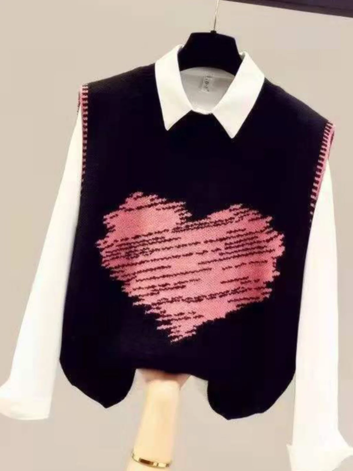 

Модный женский вязаный жилет-свитер «Сердце» в стиле антивозрастной моды, осенний, в студенческом стиле, изящный трикотаж