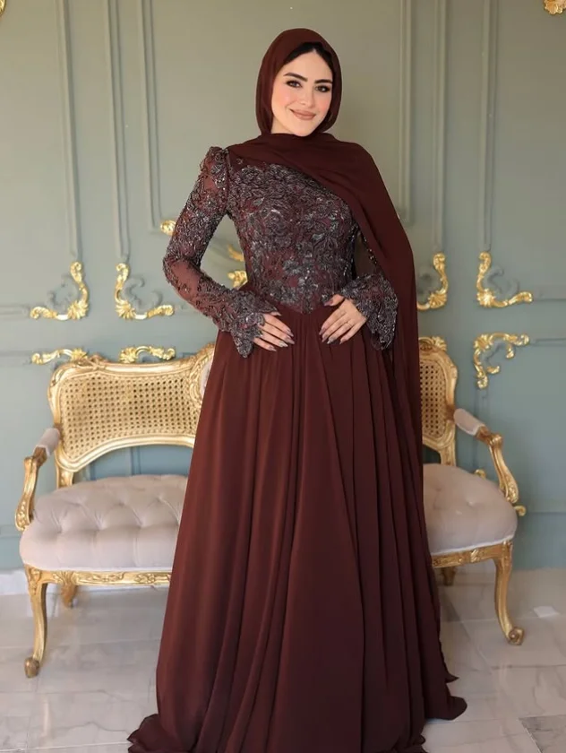 Tiefes Burgunderrotes Arabisches Formelles Abendkleid mit Perlen und Spitzenstickerei, Langärmeliges Muslimisches A-Linien Chiffon-Ballkleid nach Maß