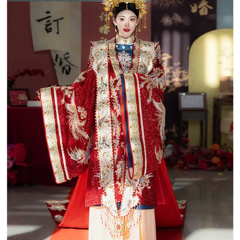 

A complete set of new Chinese-style wedding dress for men featuring phoenix crown and red robe
