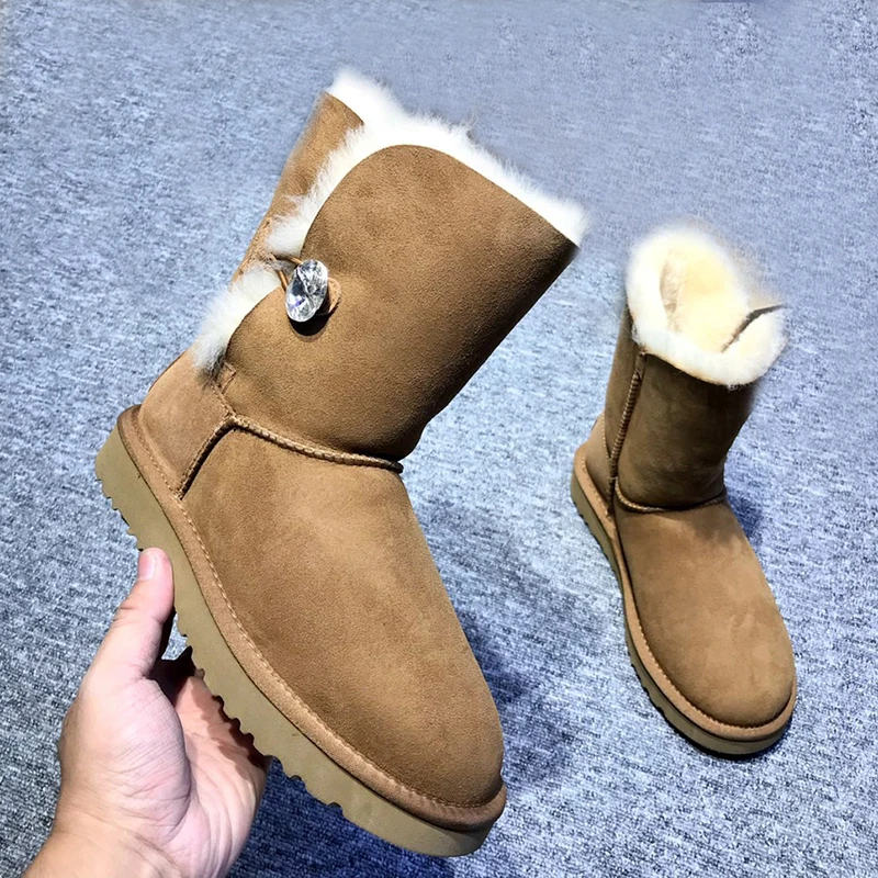 Winter Shoes  2024 New Fashionable Middle tube Flat bottomed Thickened and flannel Warmth sheep fur intergrated women Snow boots