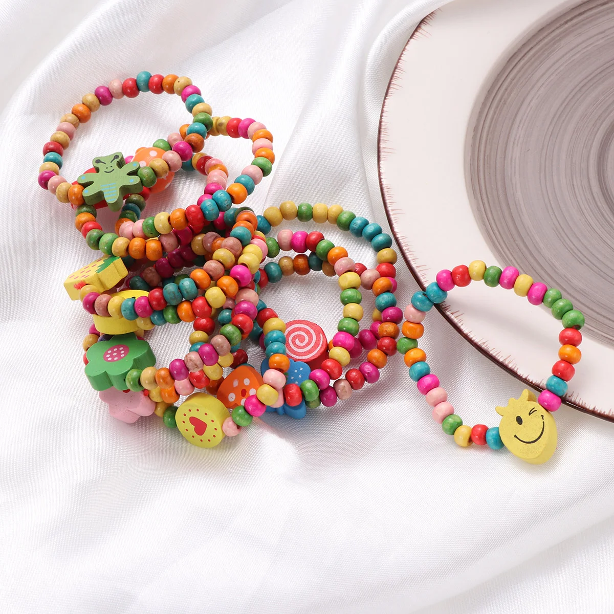 12pcs Natural Wood Kids Elastic Wooden Beads Bracelets Children Girls Party Gift (Random Color and Style)