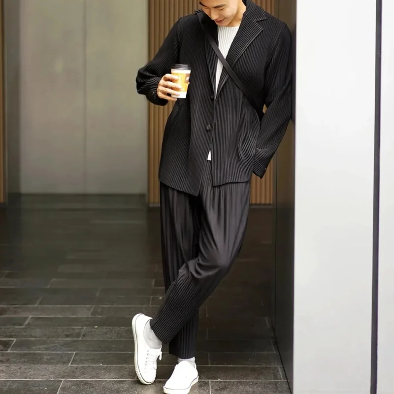 

Новый плиссированный мужской пиджак Miyake, куртка-плиссе, повседневные простые пиджаки, однобортный костюм, японское пальто из эластичной ткани, без морщин
