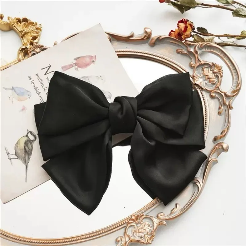 Band-Feder-Clip, Haarspange, großer Stoff, dreilagige Schleife, Haar-Accessoire für Frauen – Detail 5