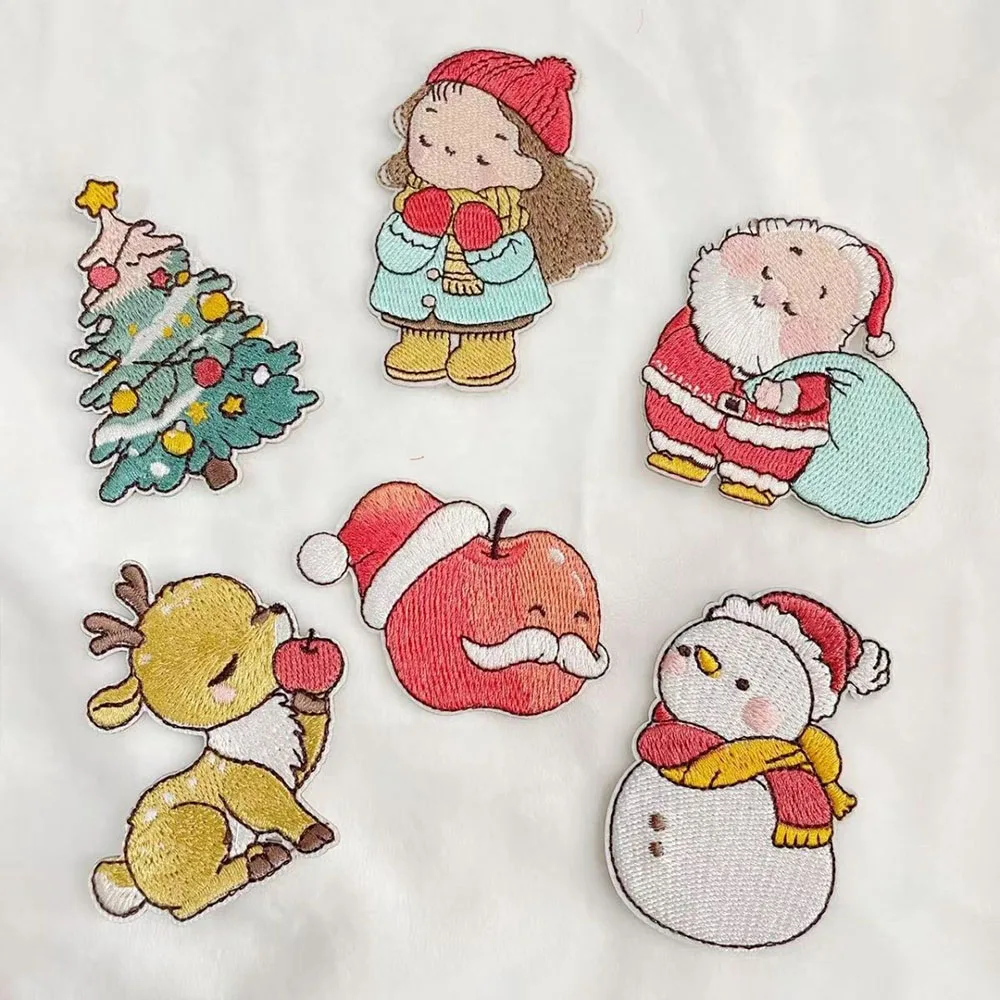 2-6 Stück Niedliche Cartoon-Weihnachtsserien Selbstklebende Stickerei-Aufnäher Premium Stoff-Ornament für Notizbuch, Kleidung, Handtasche