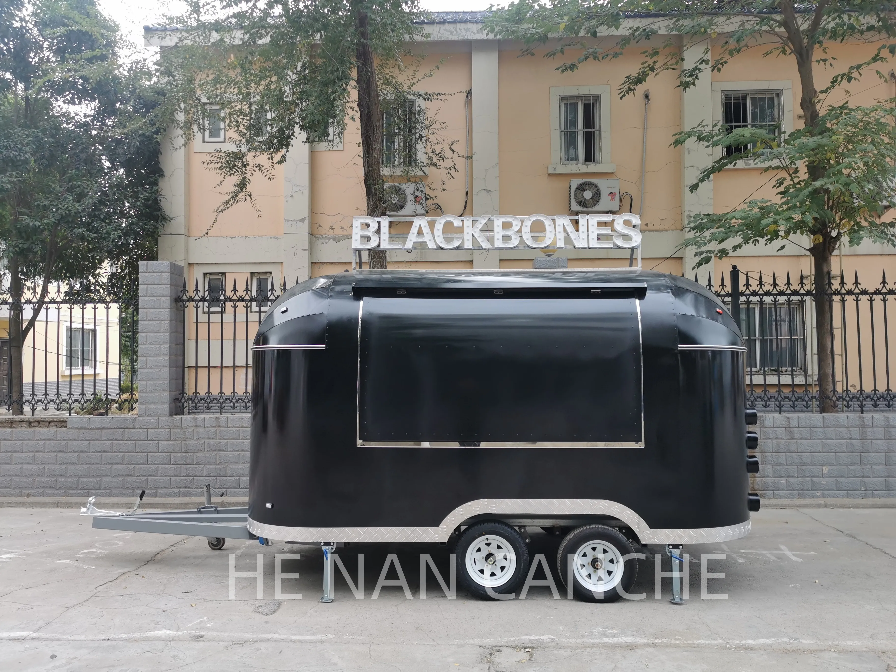 Food Cart Manufacturers Mobile Bar Trailer Fully Equipped Coffee Food Truck with Ce Verified