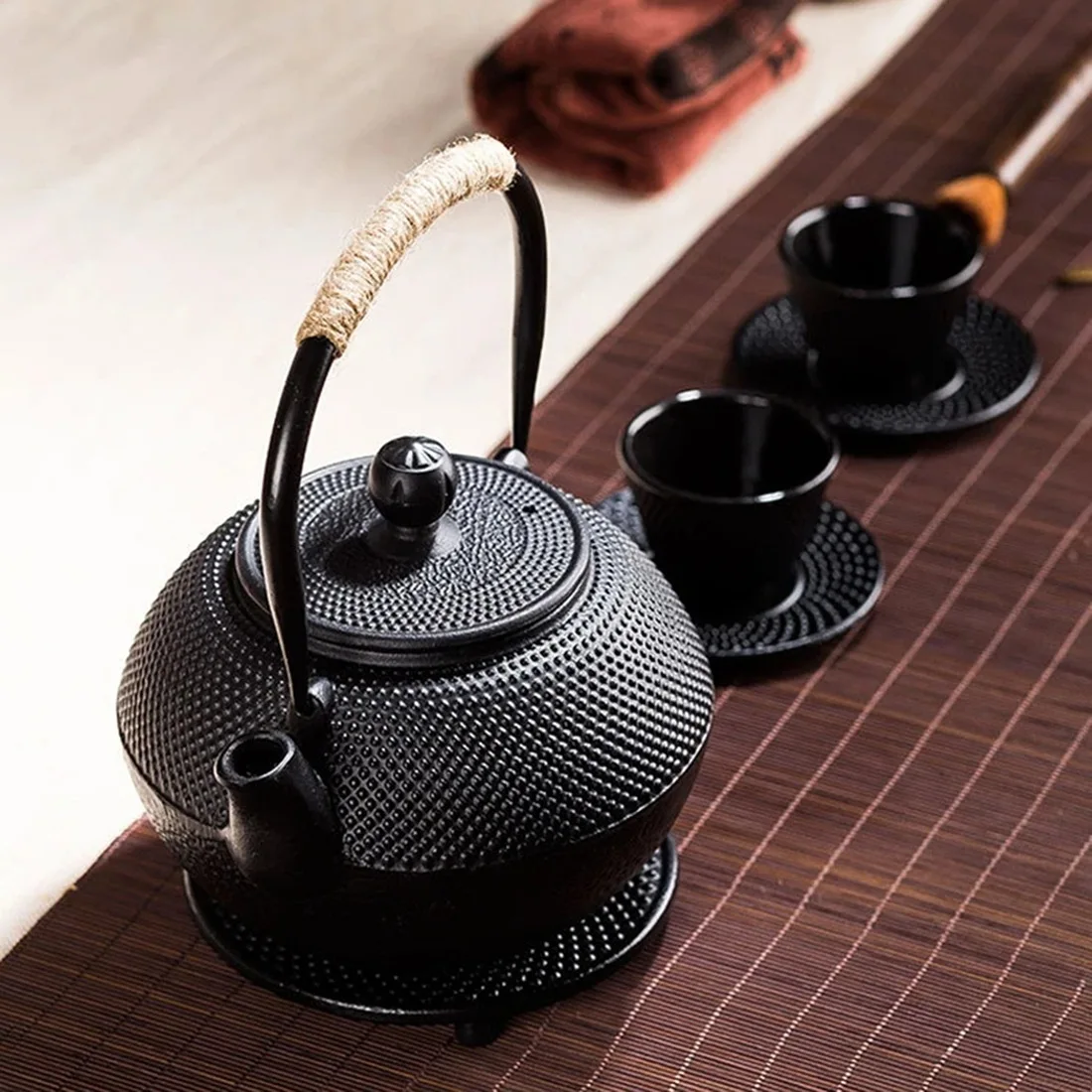 Japanese Cast Iron Tea Pot with Stainless Steel Infuser for Oolong Tea Boiling Water Kettle 1200ML